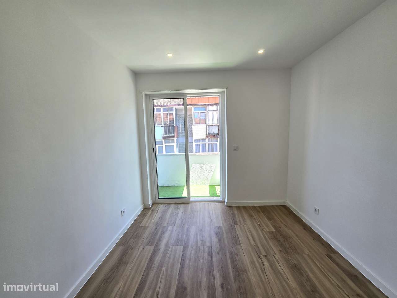 Apartamento T3 Totalmente Remodelado – Cacém-7