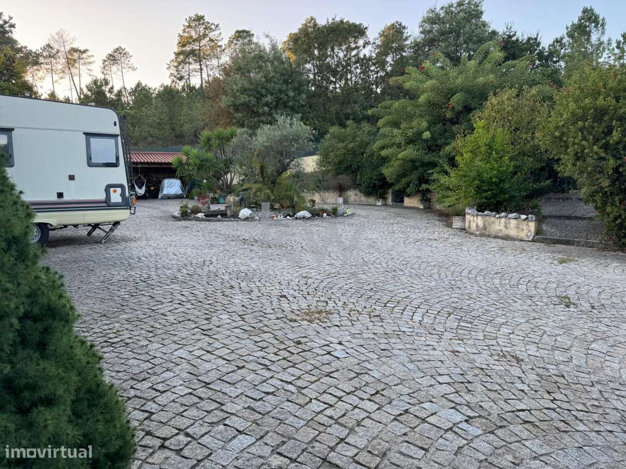 Exclusiva quinta de 1 hectare com casa térrea e excelentes infraestrut - Grande imagem: 4/23