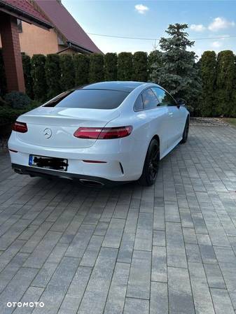 Mercedes-Benz Klasa E 300 Coupe 9G-TRONIC - 3