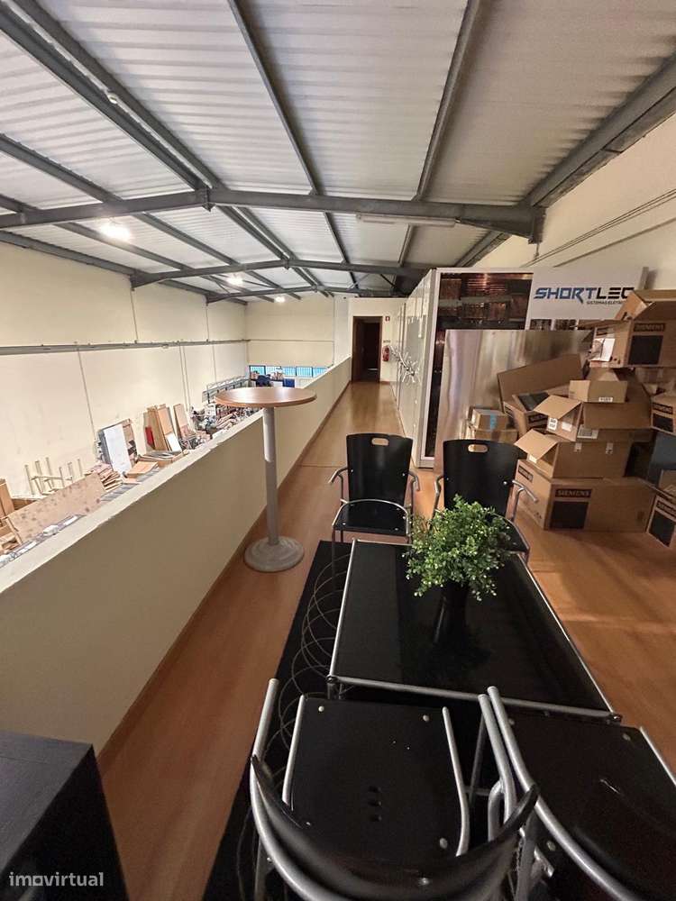 Armazém 458m2 Ermesinde-11