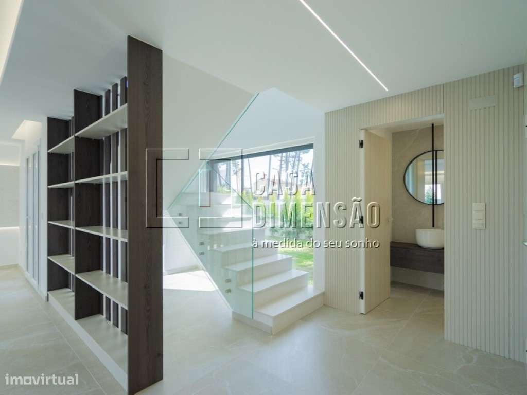 Moradia isolada de Arquitectura Moderna de tipologia T3 na zona da ... - Grande imagem: 5/60