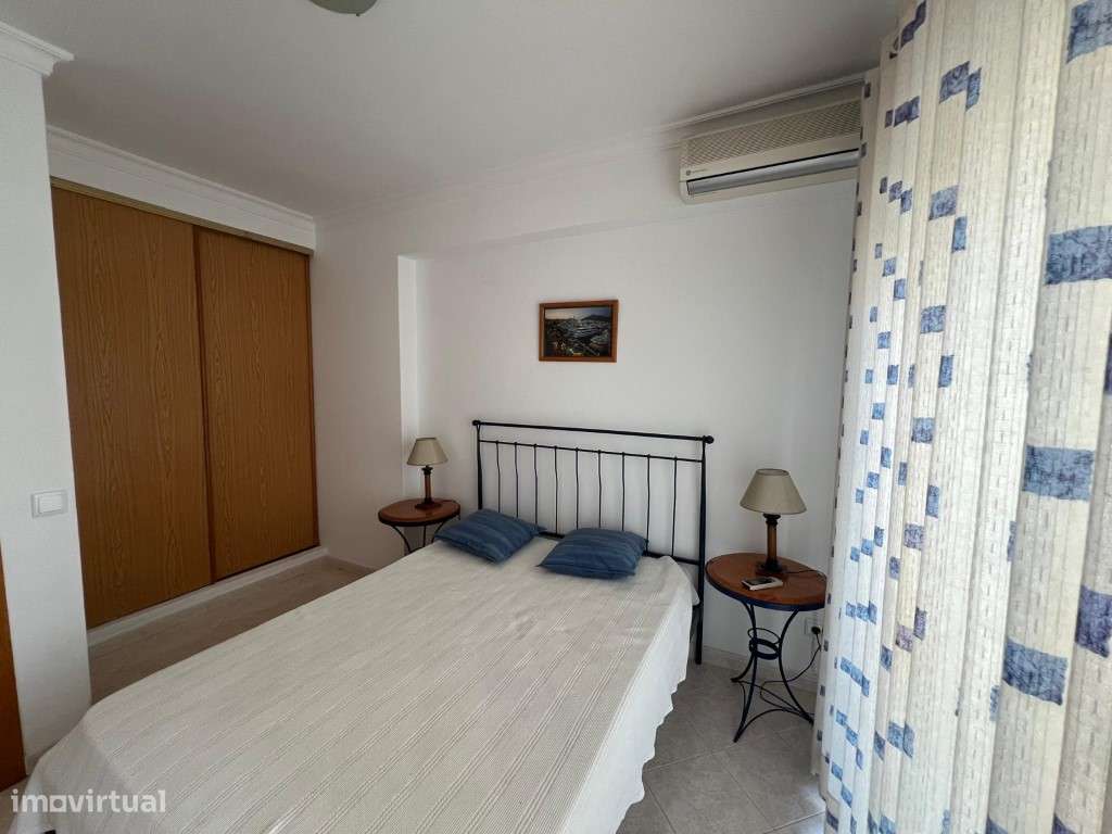 Apartamento T2 amplo com vista mar, a apenas 2 minutos da praia e 5...-11