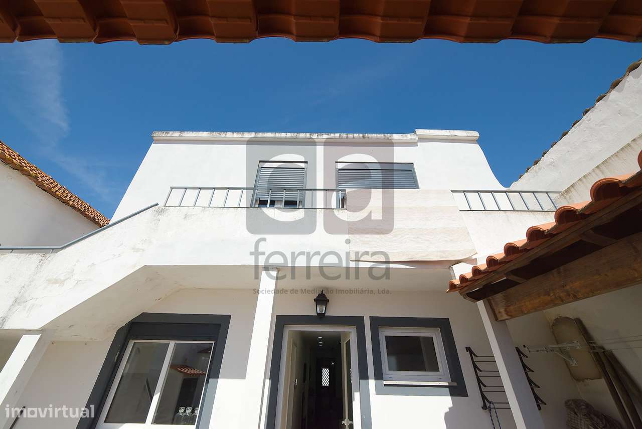 Moradia T3 Totalmente Remodelada em Almeirim-35