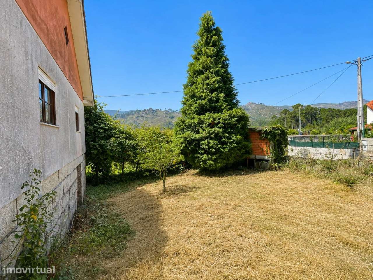 Moradia T3 em Monção (Taias)-5