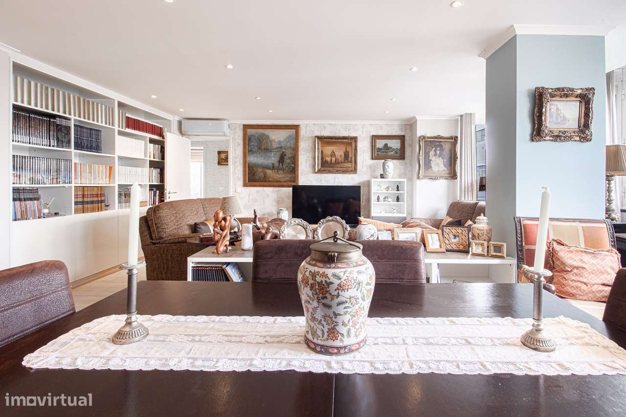 Apartamento T4  remodelado em Carnaxide-17