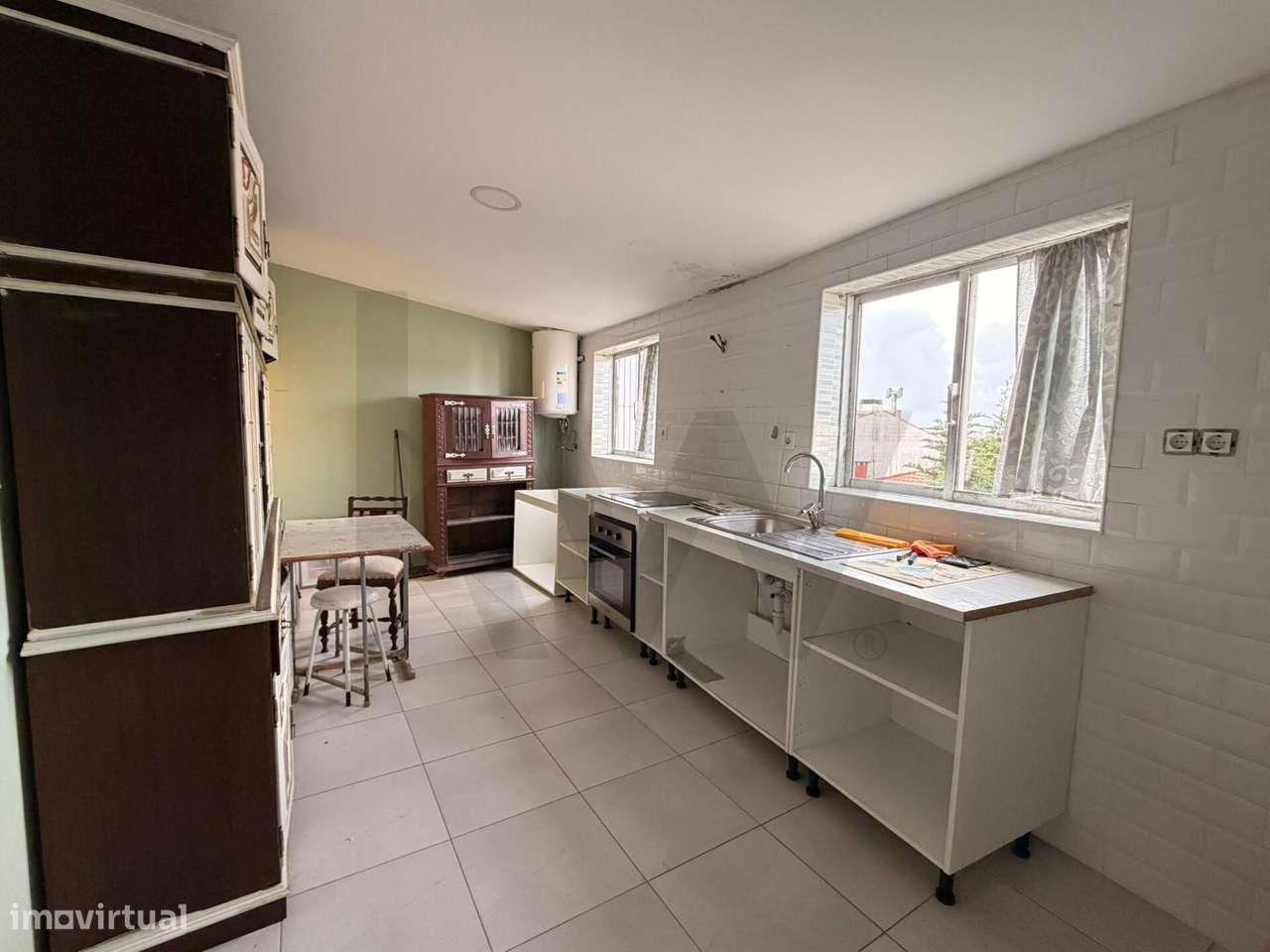 ANDAR MORADIA T2 COM CHARME PARA RENOVAR !-15