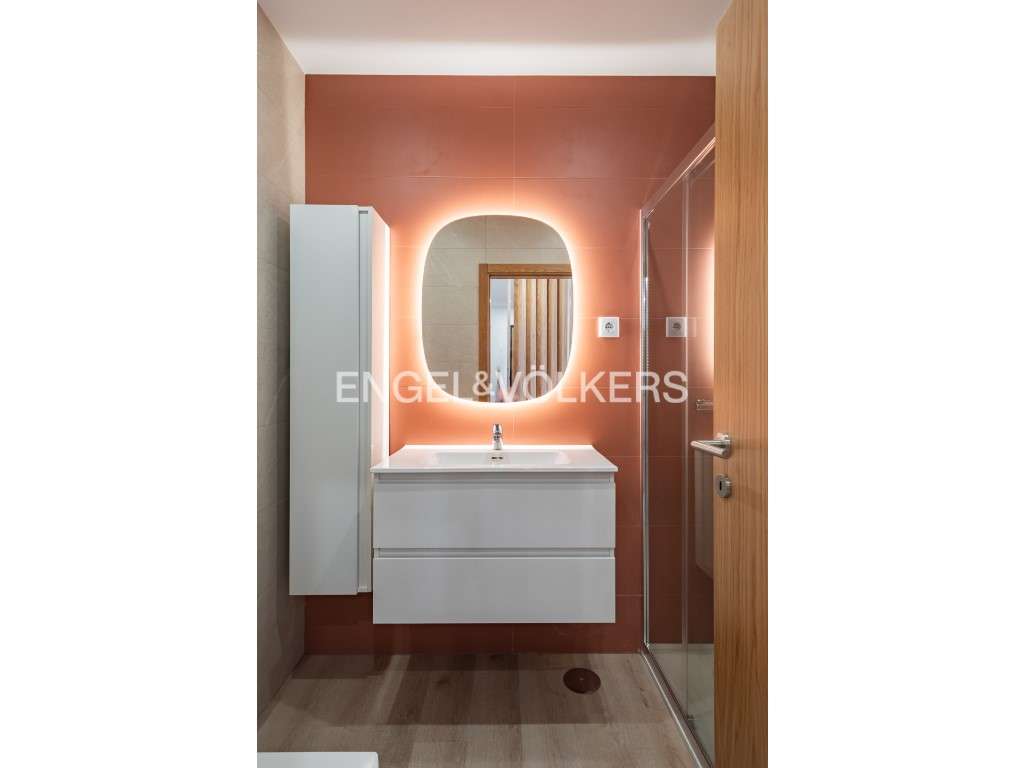 T2 Remodelado com 83m2 no Casal de S. Brás-14
