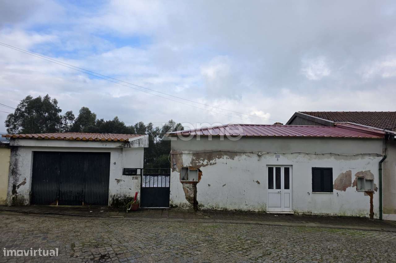 Moradia (Bi-Familiar) - Remodelação de T2 - Grande imagem: 4/36