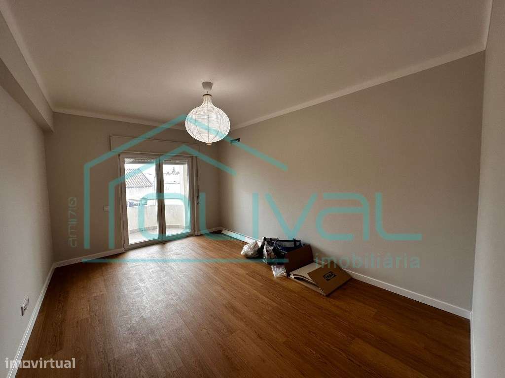 Apartamento T2 Totalmente Remodelado no Centro da Cidade-6