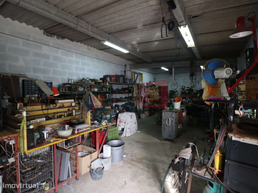 TERRENO COM CASAS - SARILHOS GRANDES-59