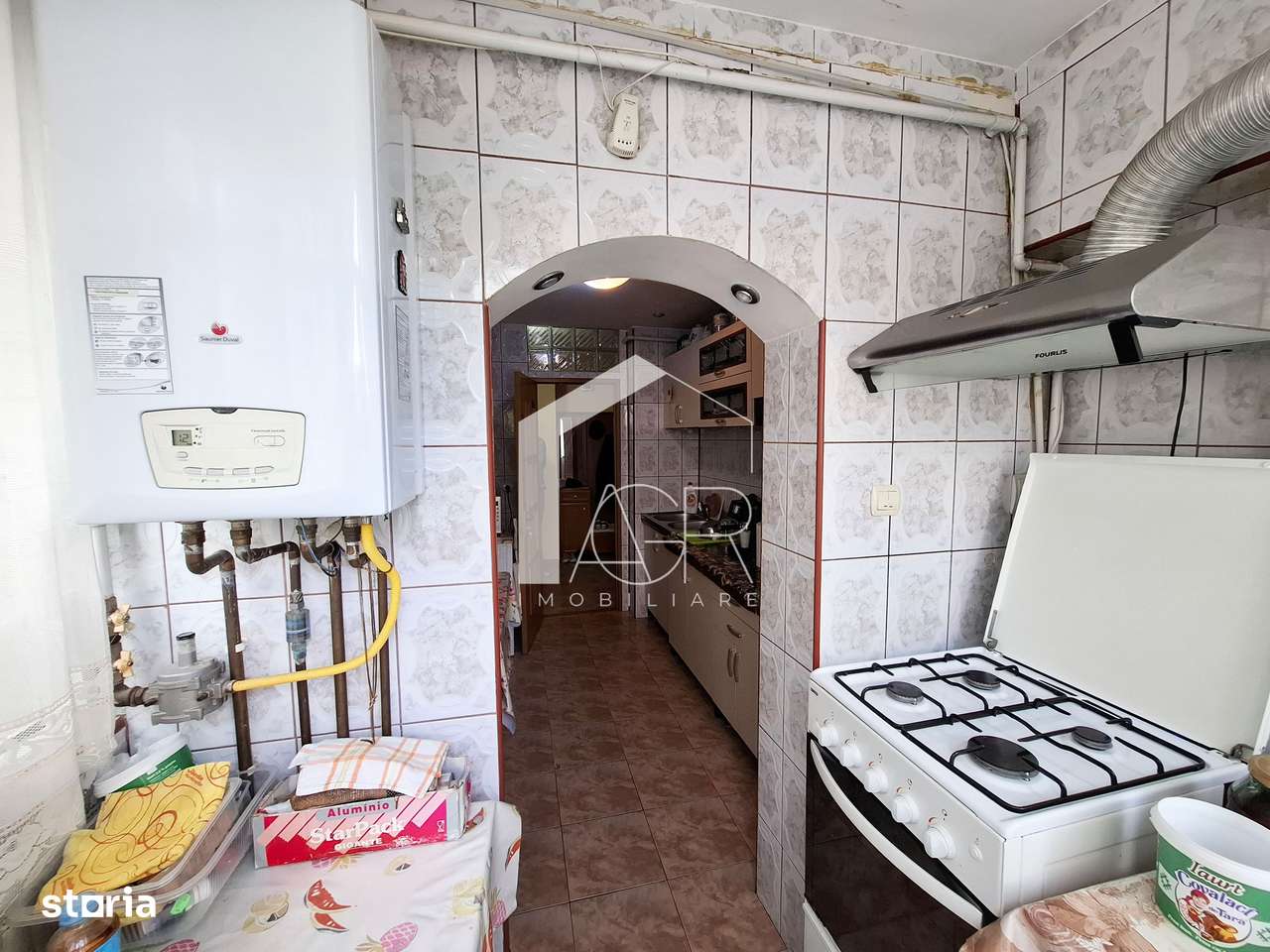Apartament cu 3 camere, decomandat, zona Mihai Bravu-3