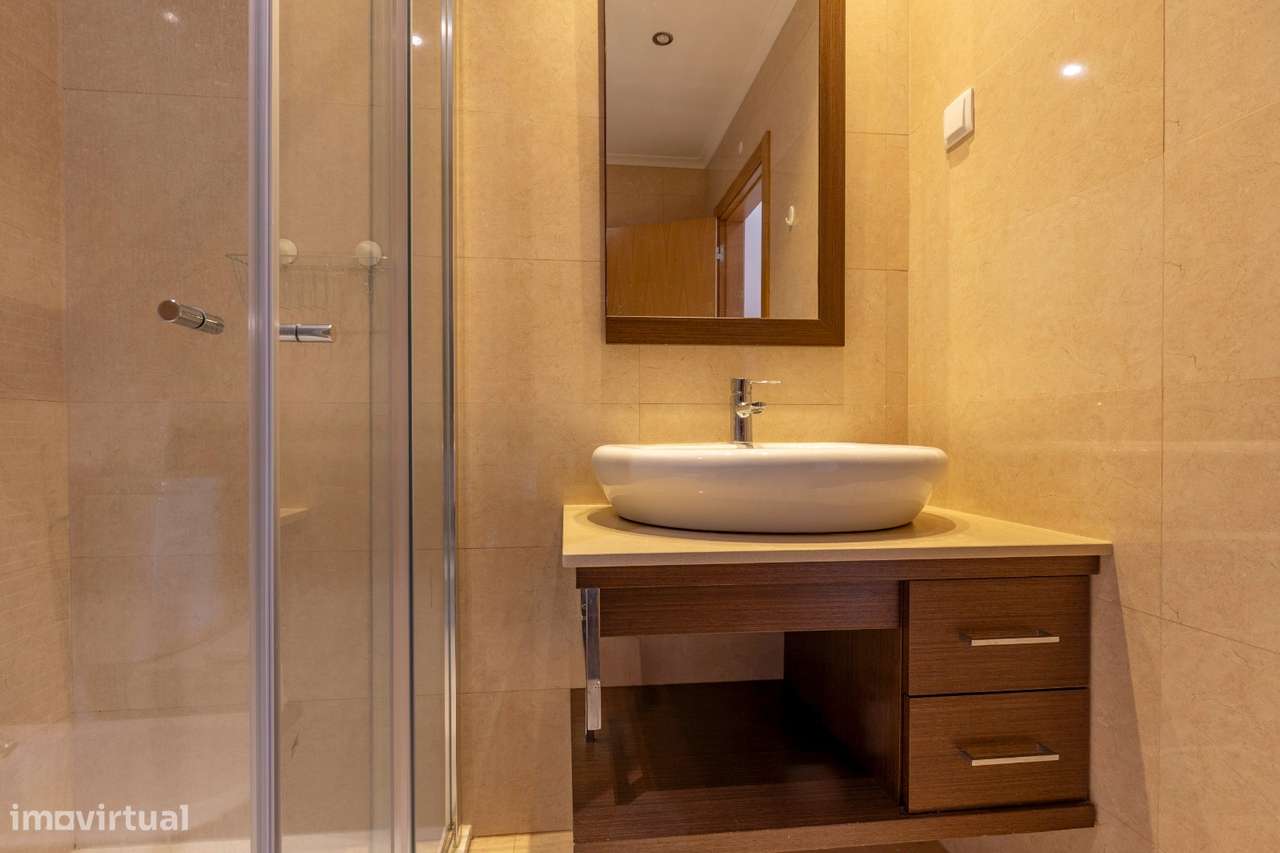 Moradia T3 piscina terraço vista mar e vila de Sesimbra-32