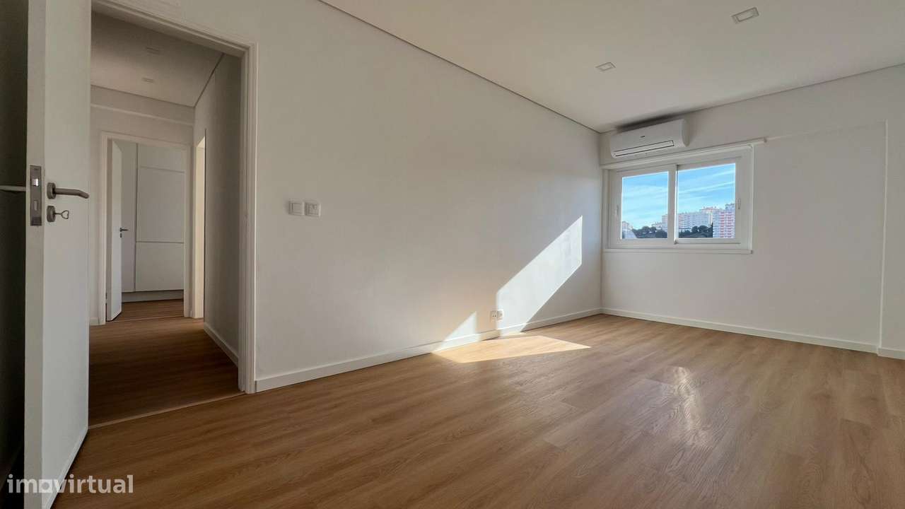 Apartamento T3+1 Duplex | 154 m² | Totalmente Remodelado | Queluz-10