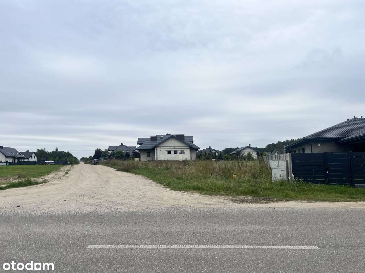 Przestronny dom z garażem w spokojnej okolicy - Pełny obrazek: 4/13