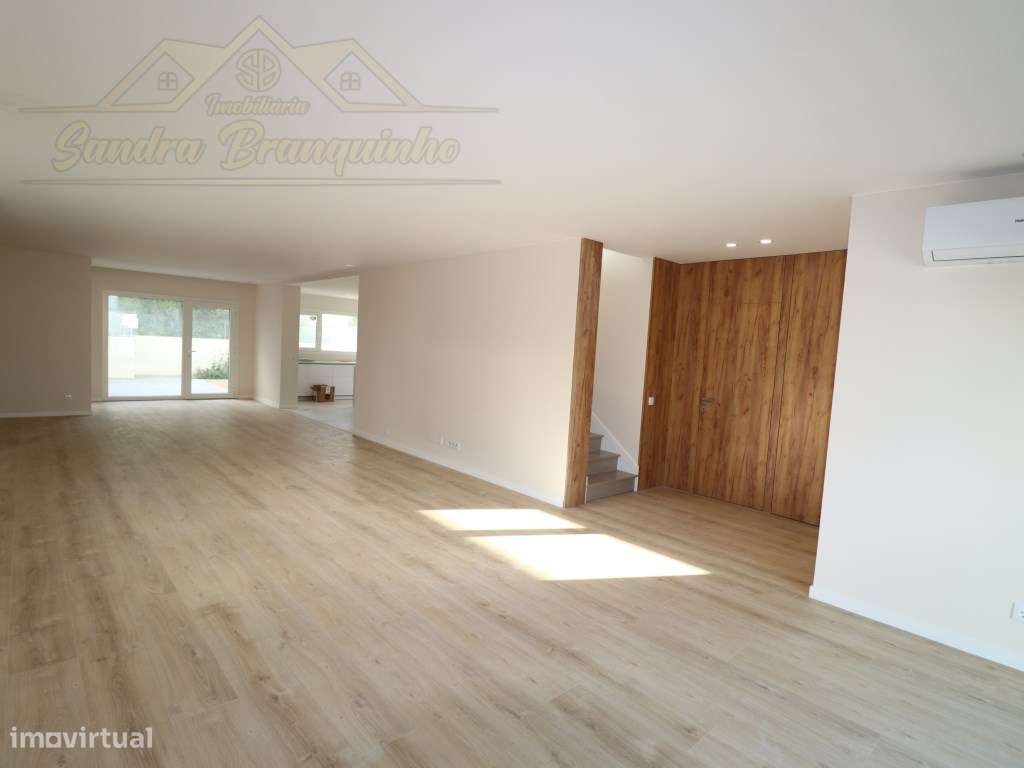 Moradia T5 (NOVA) com Piscina-12
