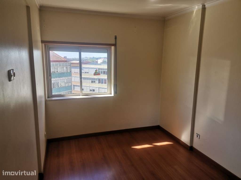 APARTAMENTO T2 NO PENDÃO, QUELUZ-8