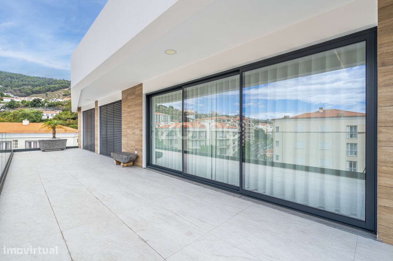 Apartamento T3 Penthouse com Vista Mar e Cidade no Caniço-39
