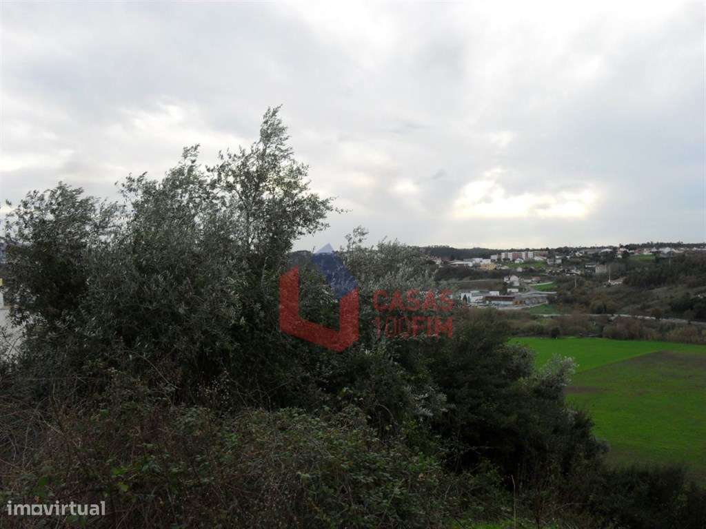 Terreno com 200 m2 , viabilidade de construção para 1 Moradia Isola... - Grande imagem: 4/6