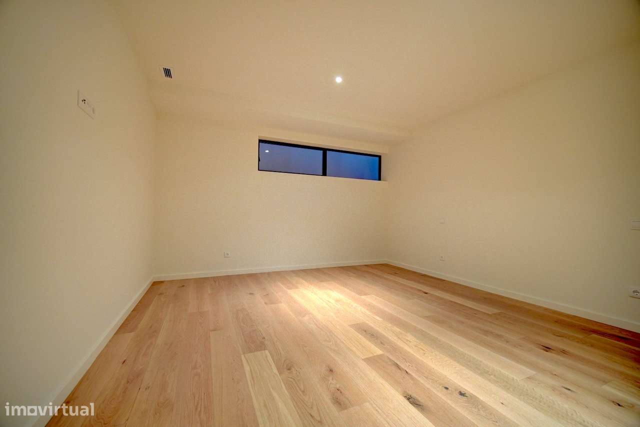 Moradia V4 Luxo na Costa da Guia-21