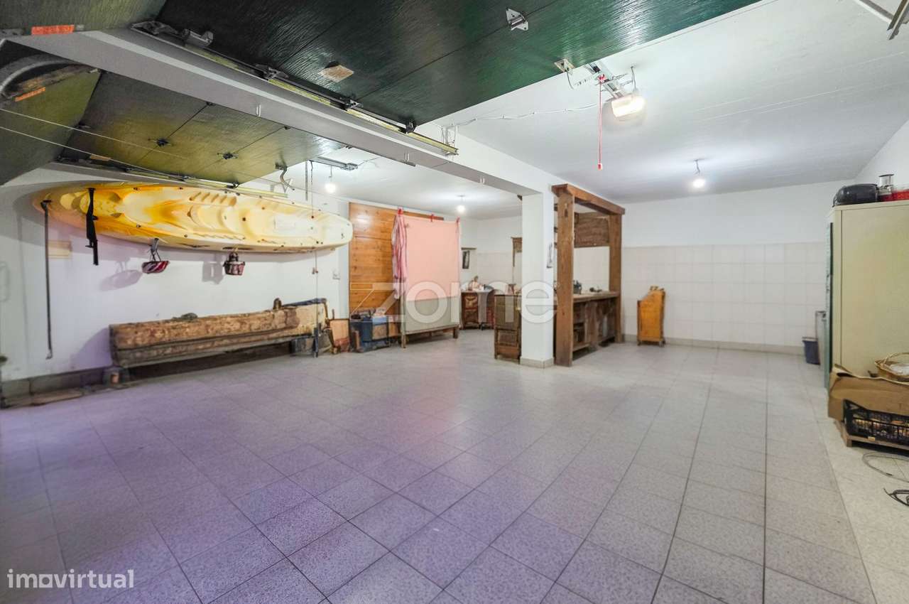 Moradia T4+1 na Ilha do Pico com Terraço Panorâmico e Vista Mar-24