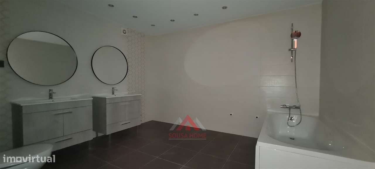 Moradia T7 + Sala c/ 100M2 + Terreno 4.666M2-17