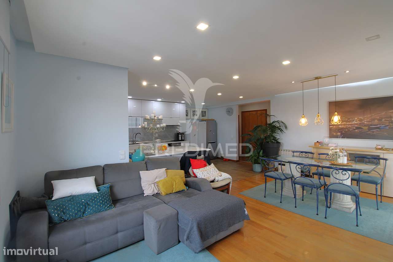 T3 em Nogueira, com varanda e 2 lugares de garagem - Grande imagem: 4/24