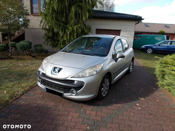 Peugeot 207 - 1