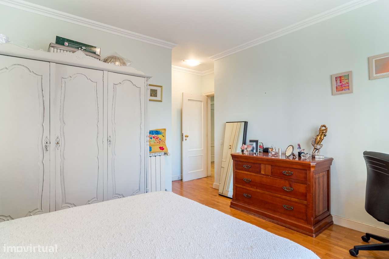 Apartamento T3+1 no Atlanta Park – Laranjeiras, Lisboa-16