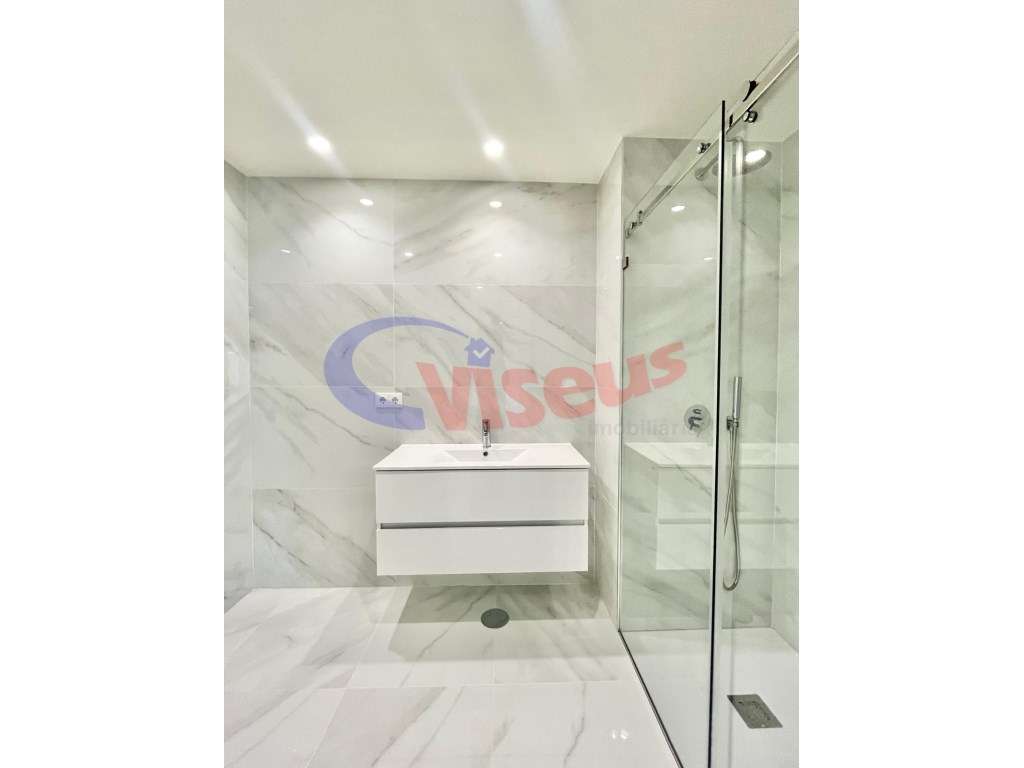 Apartamento T3 Penthouse Coimbrões-23