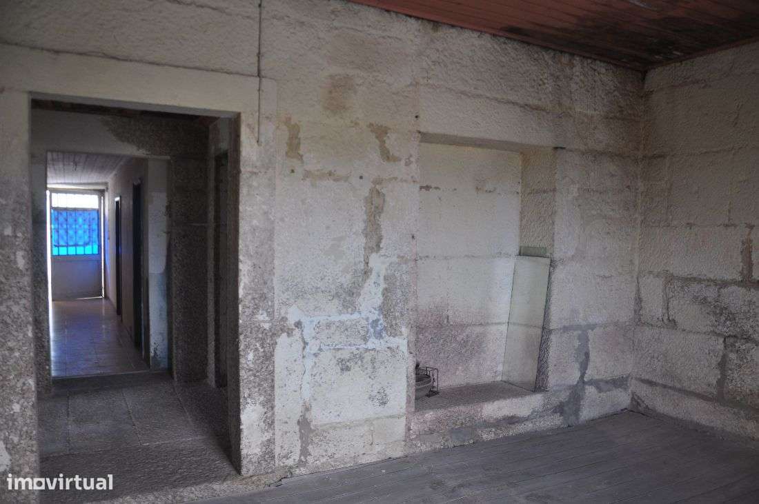Casa para Restauro em Abação-1