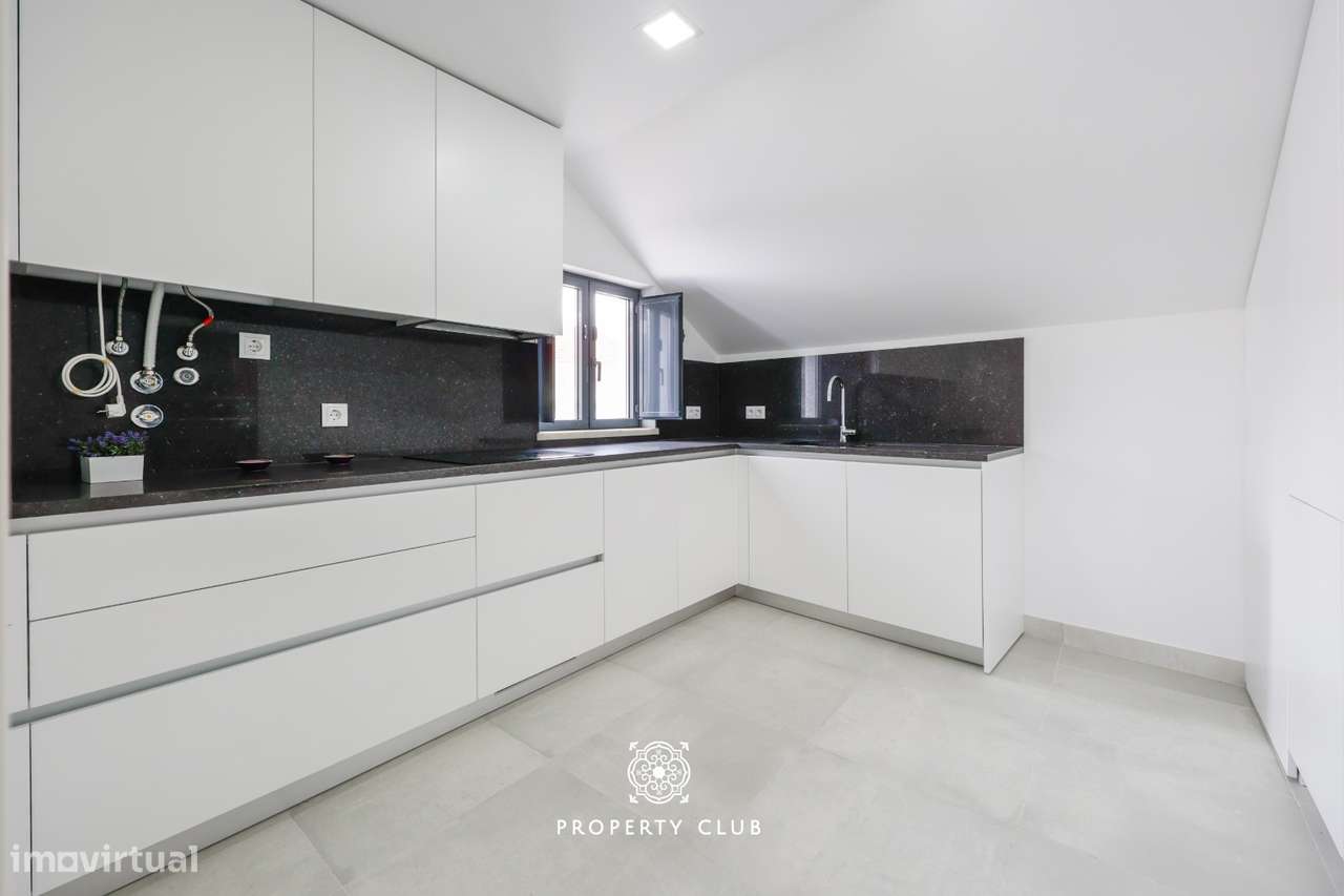 Apartamento T3 em fase de remodelação em Queluz-9