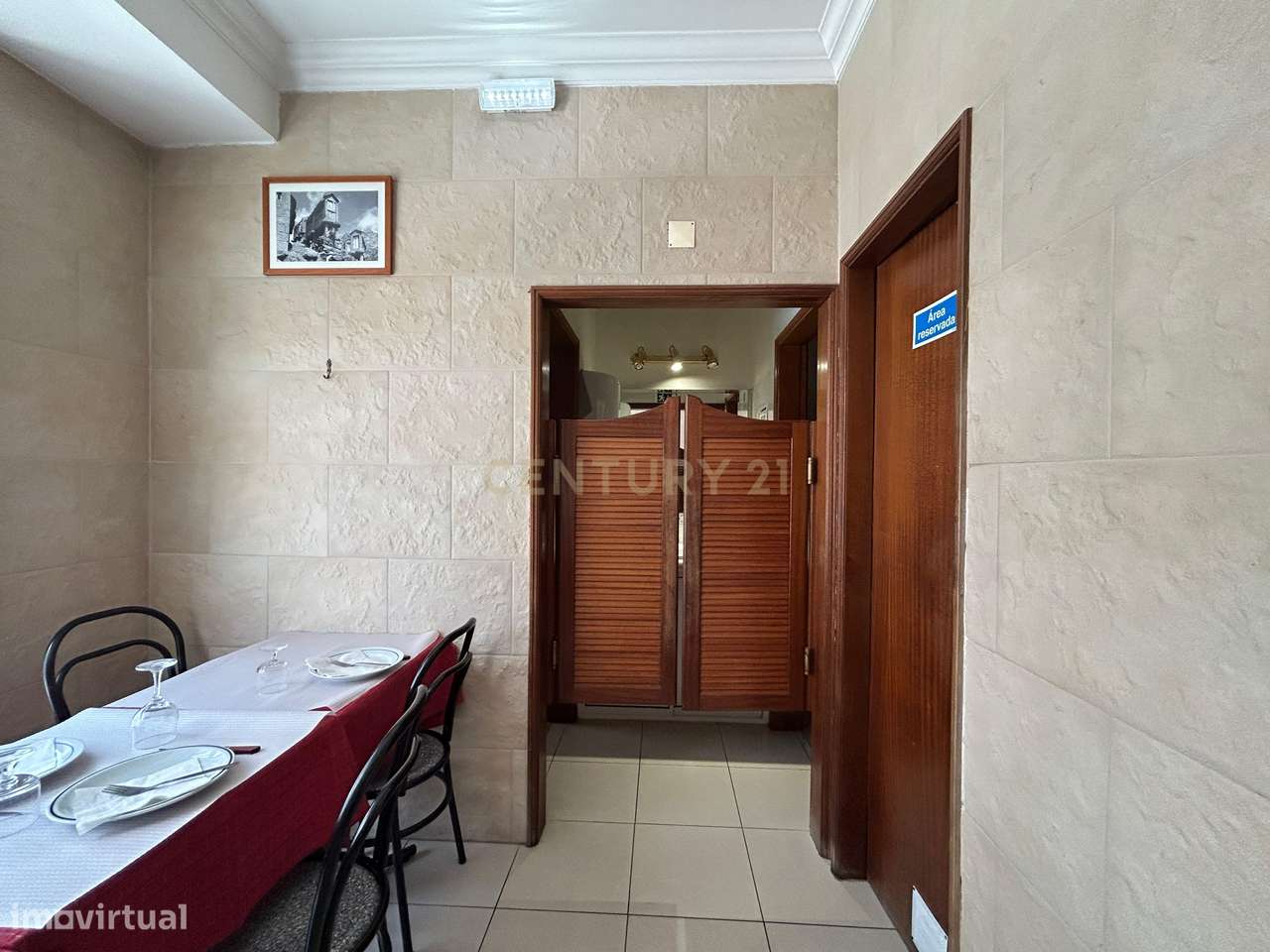 Espaço comercial à venda na zona nobre de Almada-8