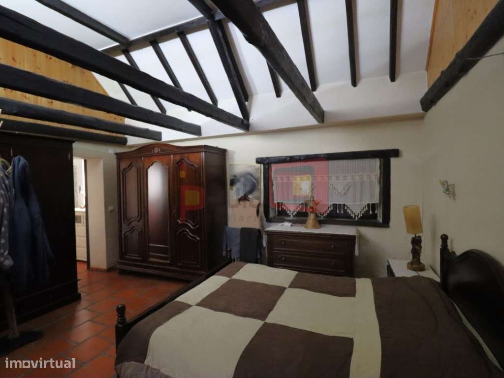 TERRENO COM CASAS - SARILHOS GRANDES-22