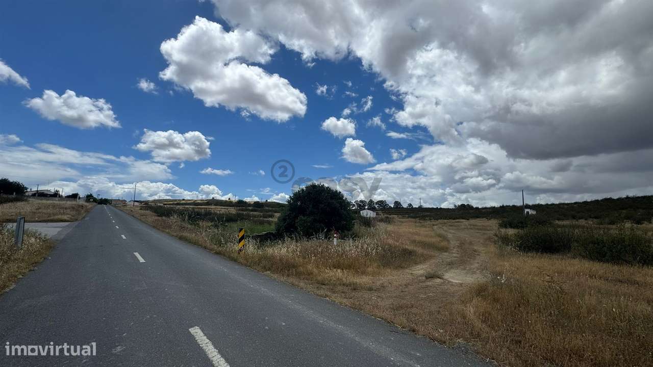 Terreno Urbano para Construção com 1685m2 , São João dos Caldeireiros,-12