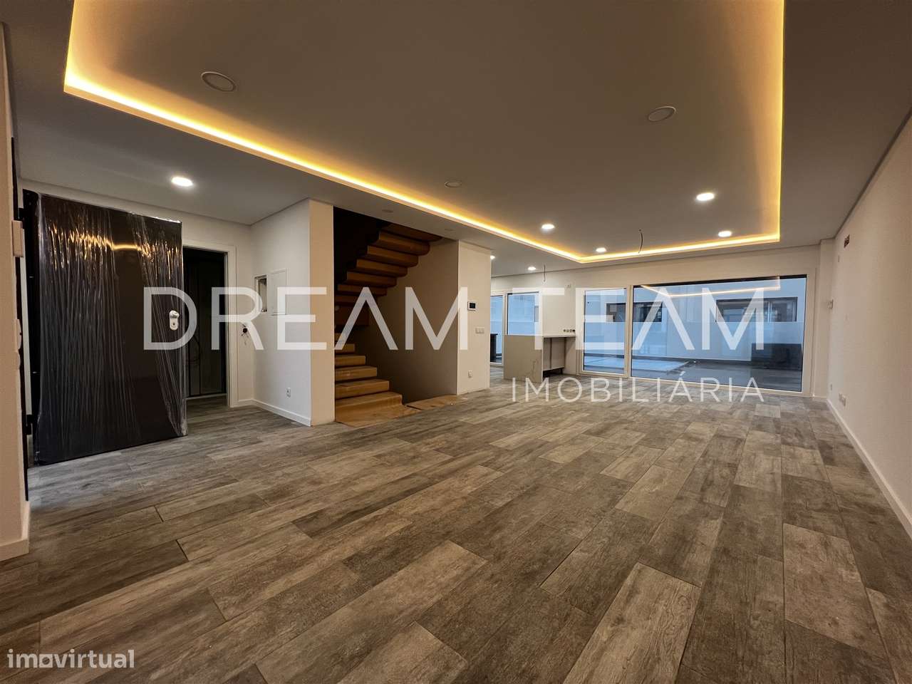 Moradia T4 NOVA com Piscina - Grande imagem: 2/25