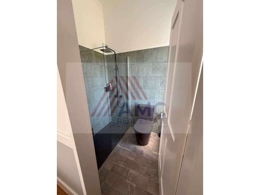 MORADIA T6 NO CENTRO DA VILA DA MADALENA-31