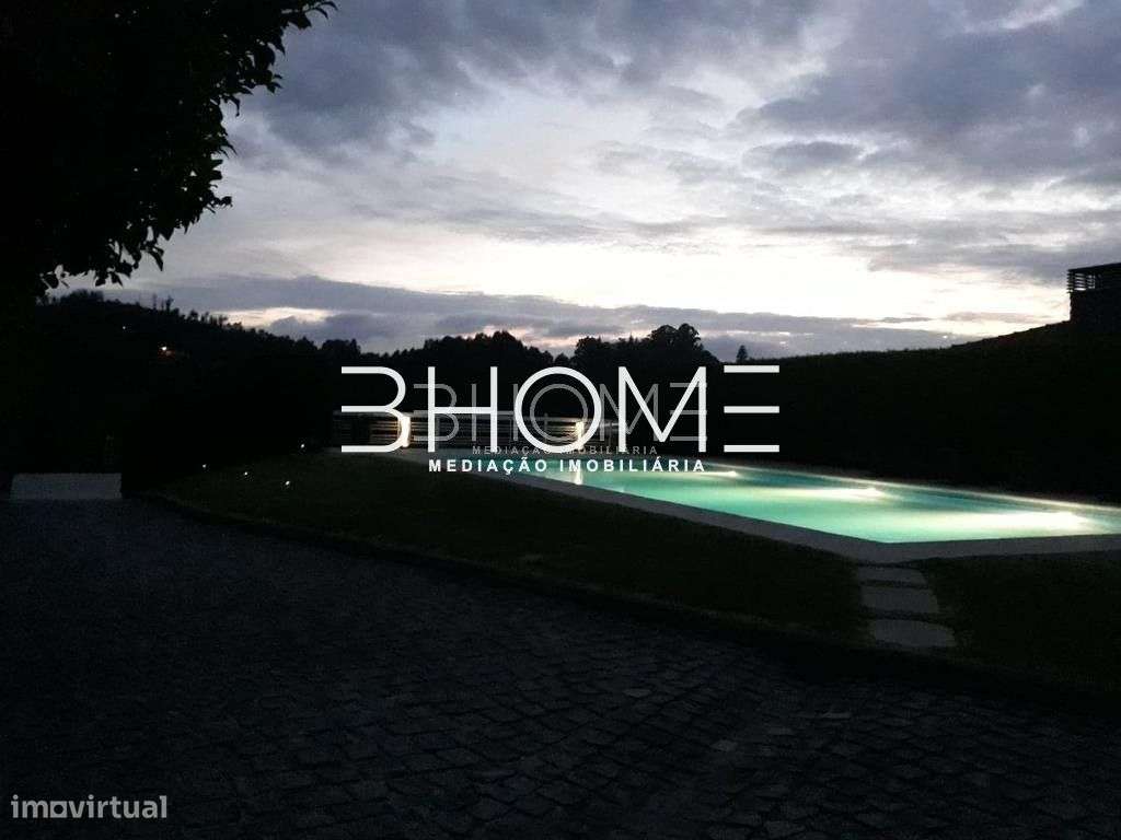 Propriedade com Casa em Pedra, T6, com piscina e campo de jogos-5