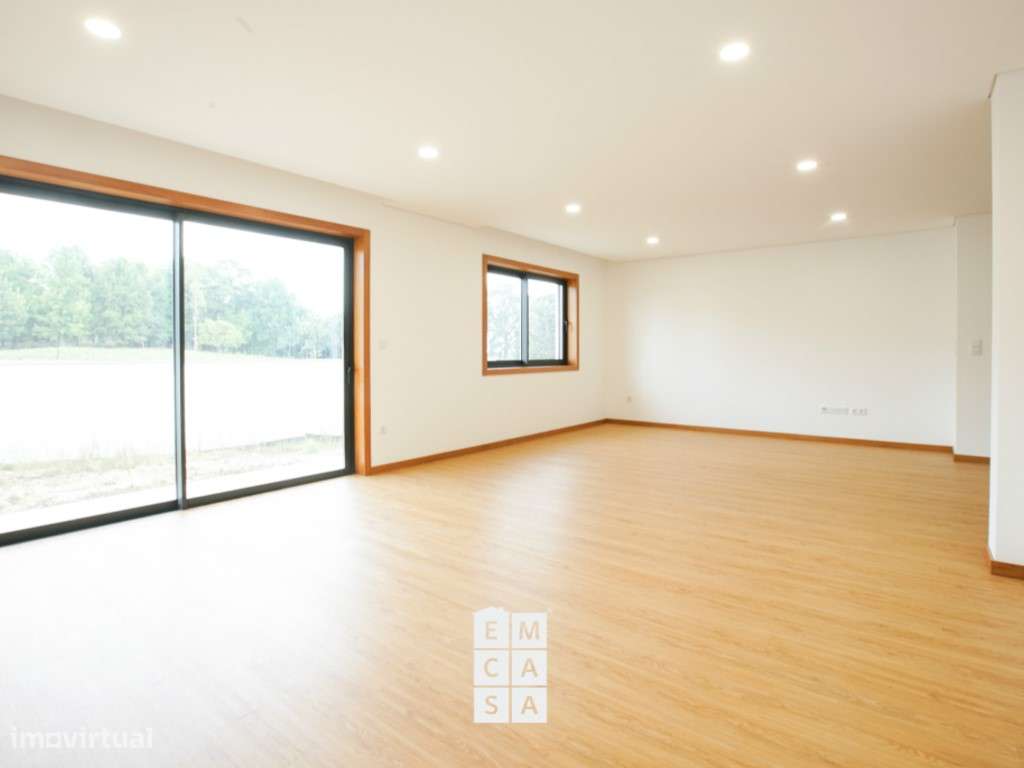 Moradia Isolada T4 Nova com 3 suites - A 2 Minutos do Centro de San... - Grande imagem: 5/43