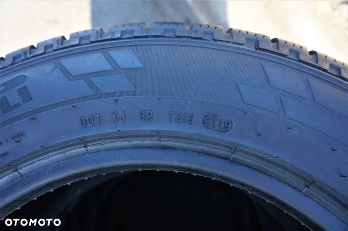 PIRELLI CARRIER WINTER 175/70R14C 95/93T AL5783** - 5