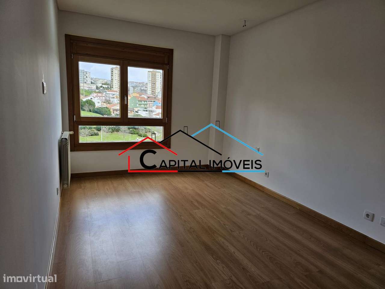 T3 com 4 Parqueamentos e Vista Desafogada-18