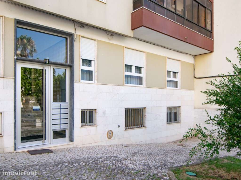 T3 luminoso com varanda | Damaia - Rua Maria lamas , Águas Livres-25