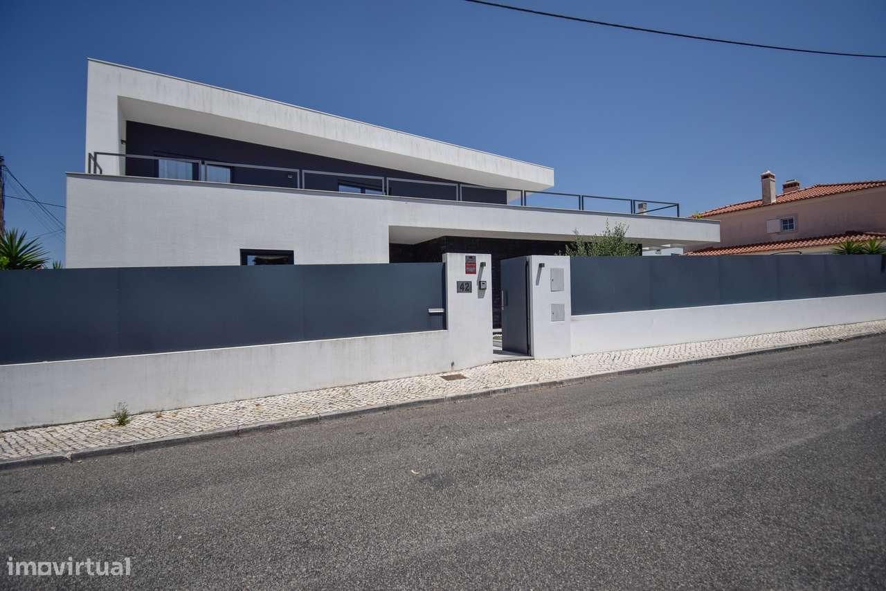 Moradia T4 com Piscina e Jardim em Alcabideche, Cascais-50