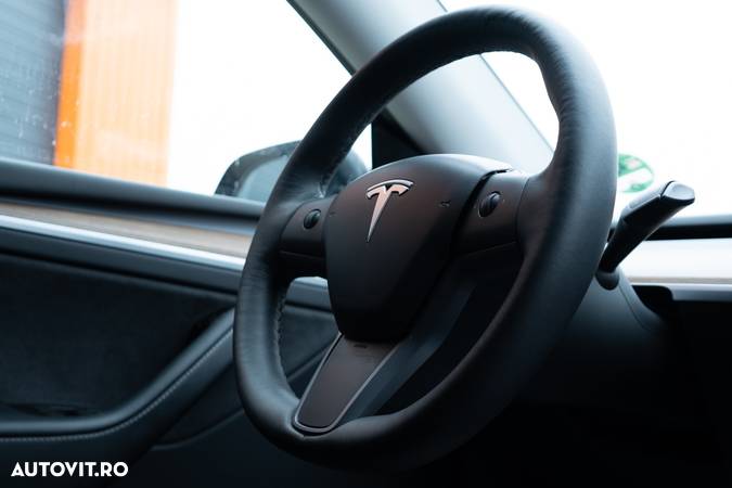 Tesla Model Y Performance Dual Motor AWD - 6