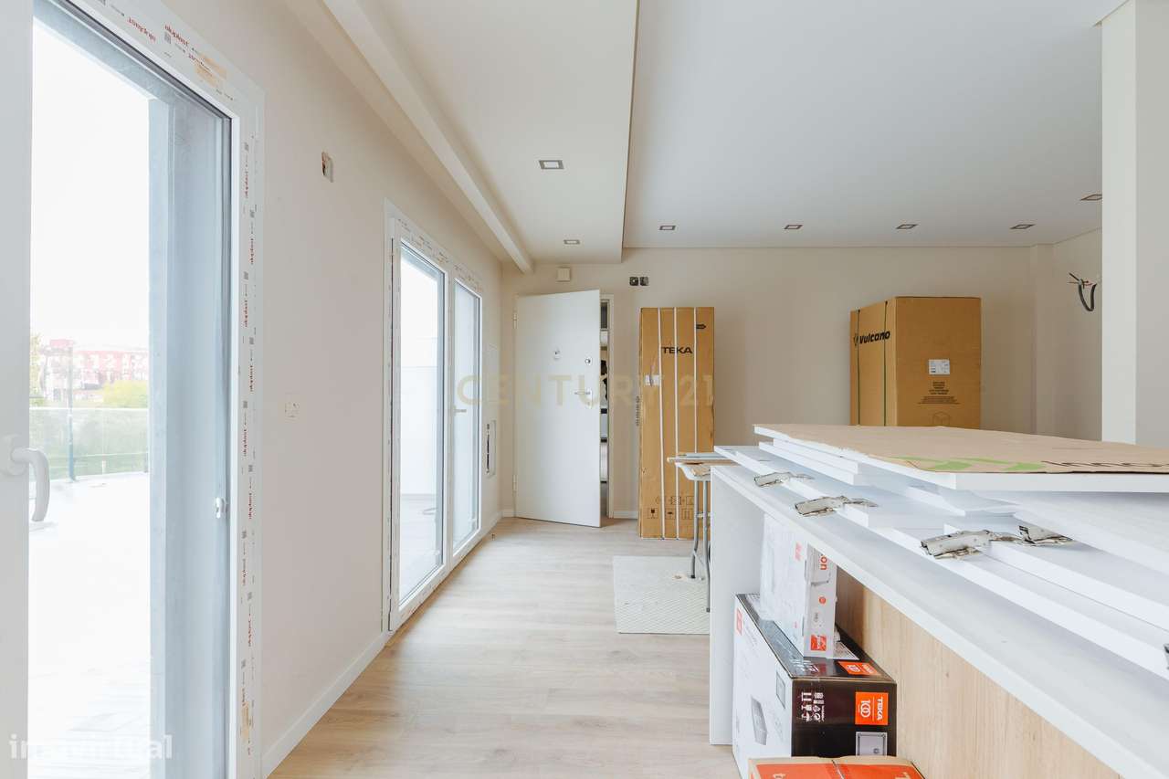 Apartamento T2 Novo com Vista Panorâmica em Loures-52