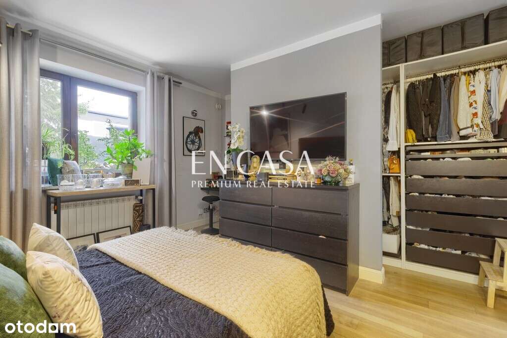 Restauracja przy ruchliwej ulicy.-15