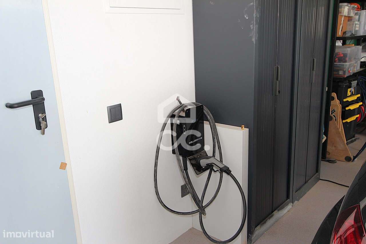 Moradia T3 com piscina, terraço e garagem ampla em Alcantarilha-37