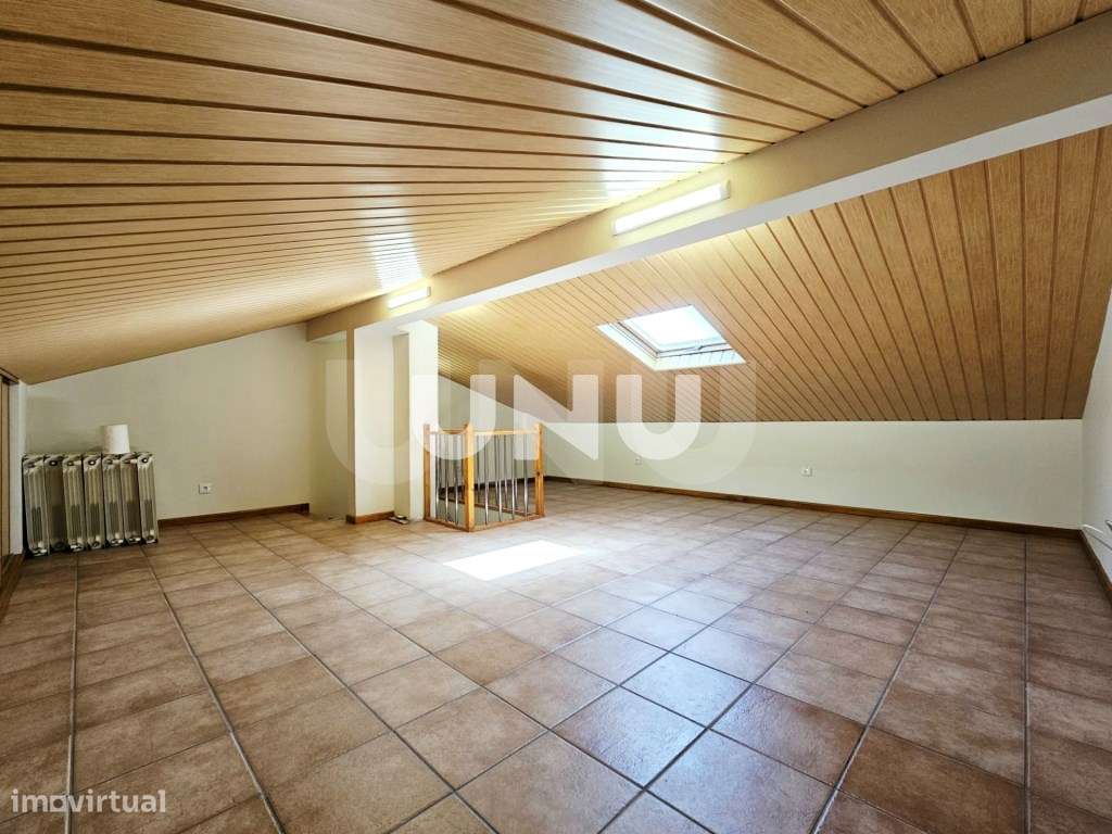 Moradia Geminada T4 - Zona Residencial-24