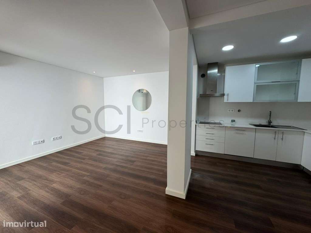Apartamento T2 Centro de Almada Remodelado com Terraço-4