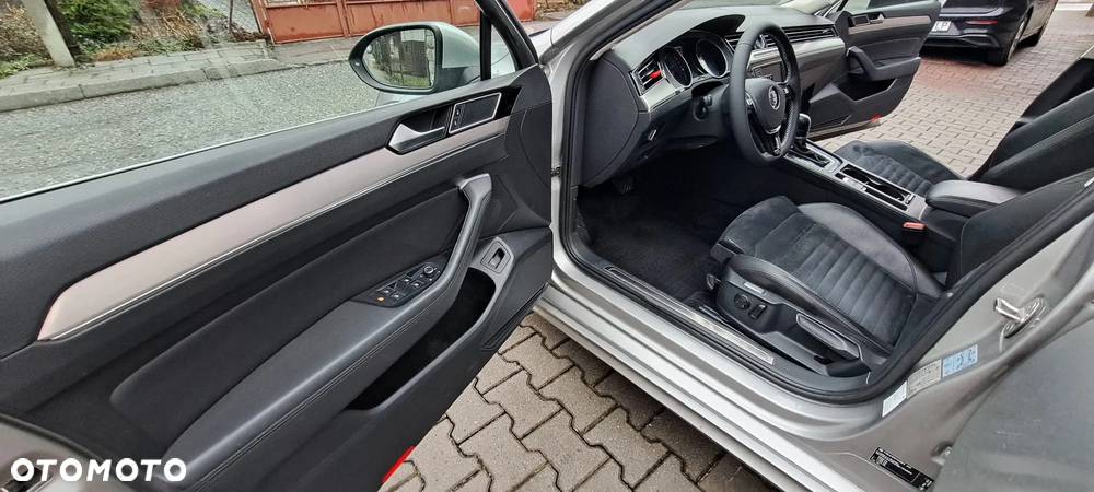 Volkswagen Passat Variant 2.0 TDI SCR 4Motion DSG Highline - 15