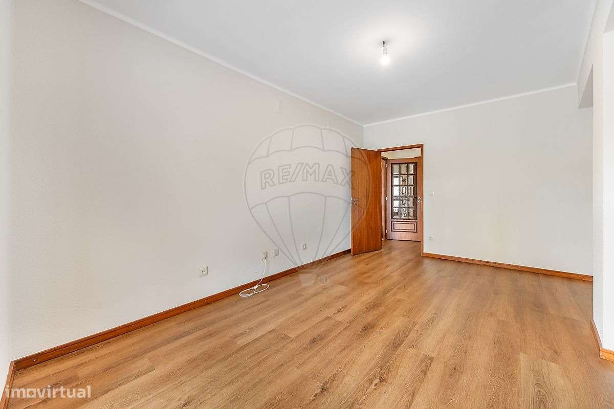 Apartamento T2+1 Renovado no Coração de Vila Nova de Famalicão-13
